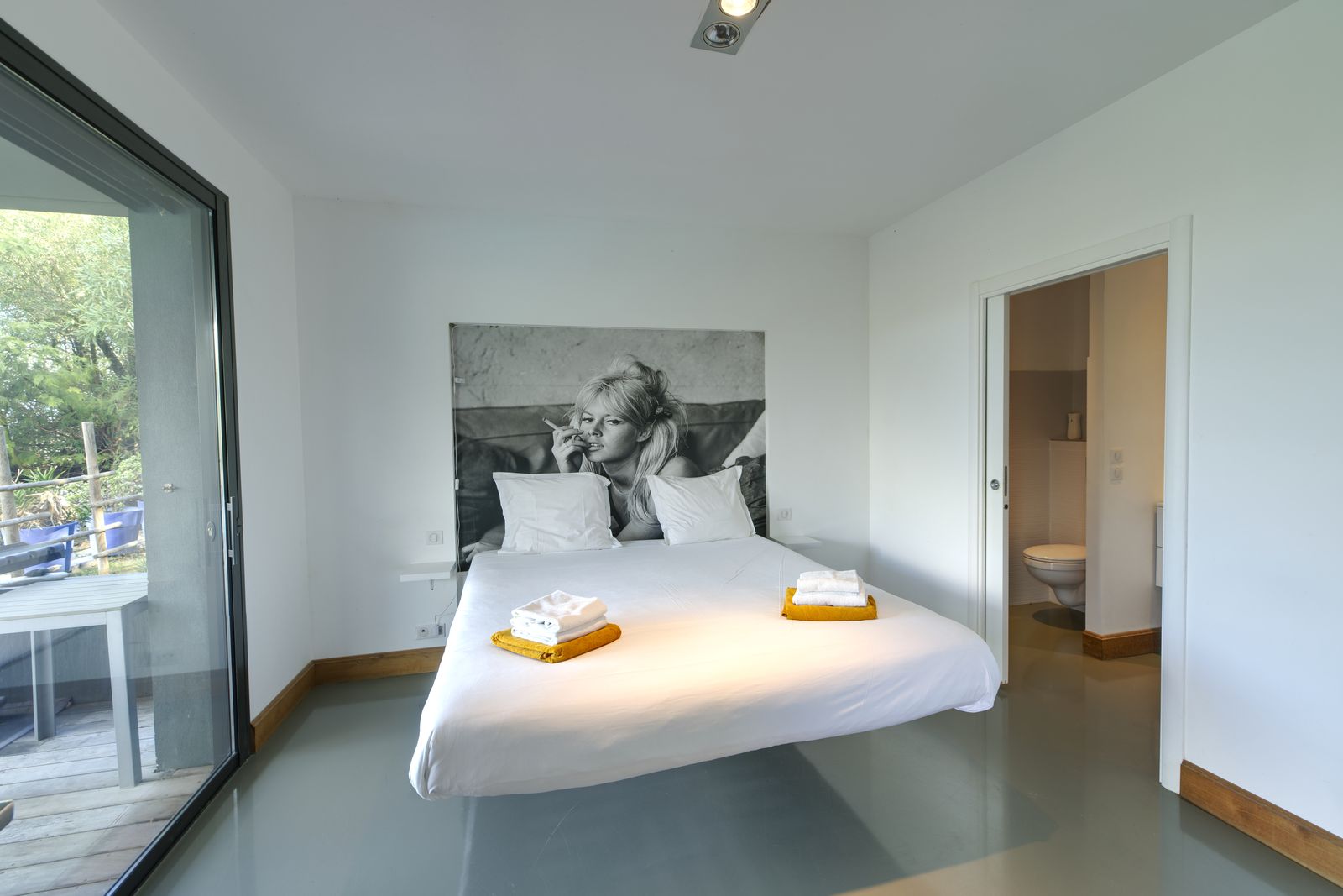 Chambre ouverte sur la terrasse