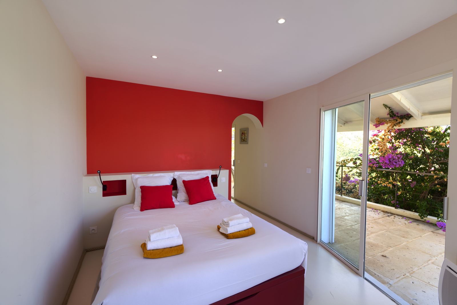 Chambre ouverte sur le jardin